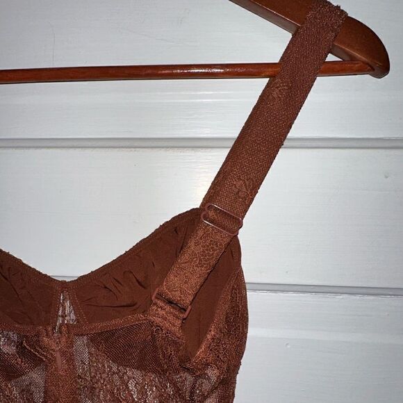 NWTs DANIELLE BERNSTEIN Lace Bodysuit Size 2 - Picture 10 of 10